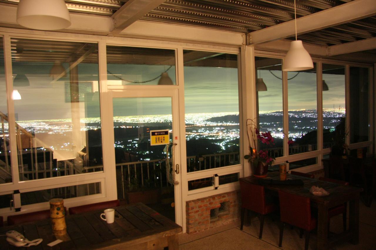 Sky Lounge B&B Zhushan Exteriör bild