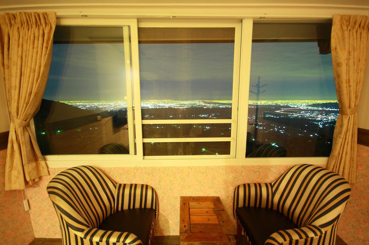 Sky Lounge B&B Zhushan Exteriör bild