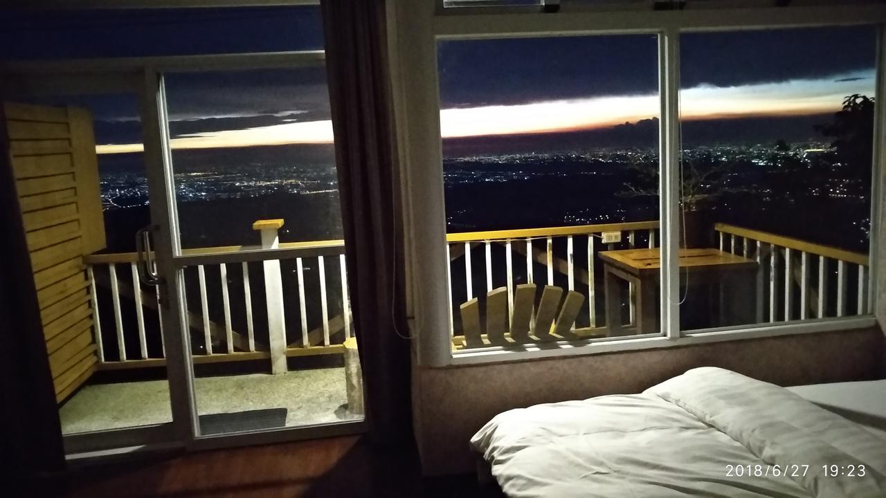 Sky Lounge B&B Zhushan Exteriör bild