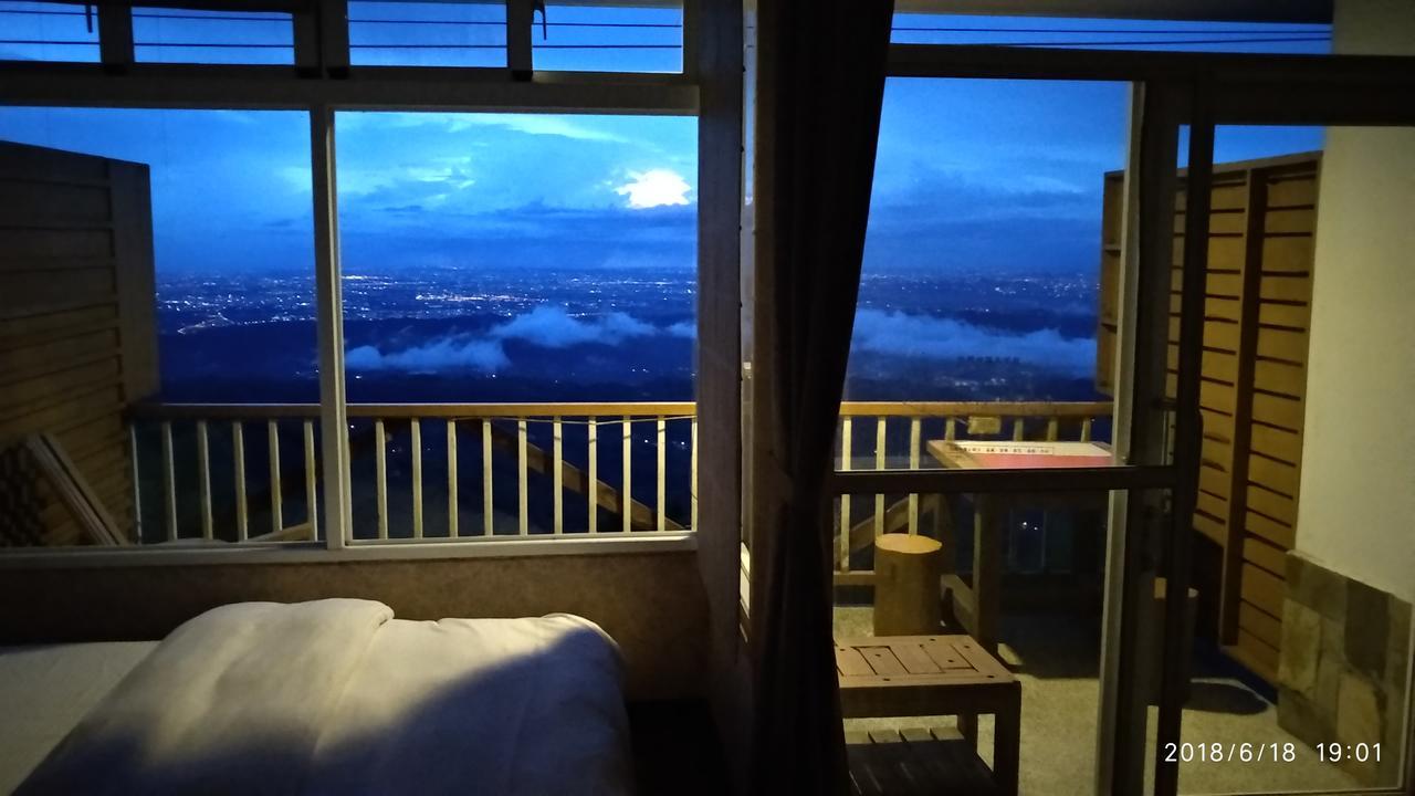 Sky Lounge B&B Zhushan Exteriör bild