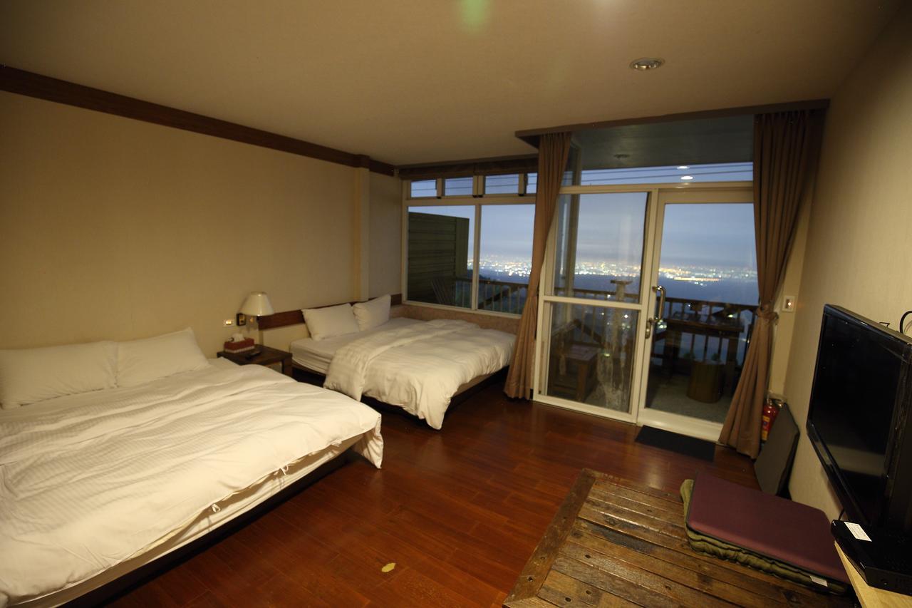 Sky Lounge B&B Zhushan Exteriör bild